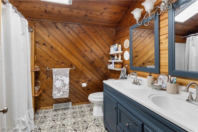 2250 Indian Camp Run Road, New Concord, OH 43762