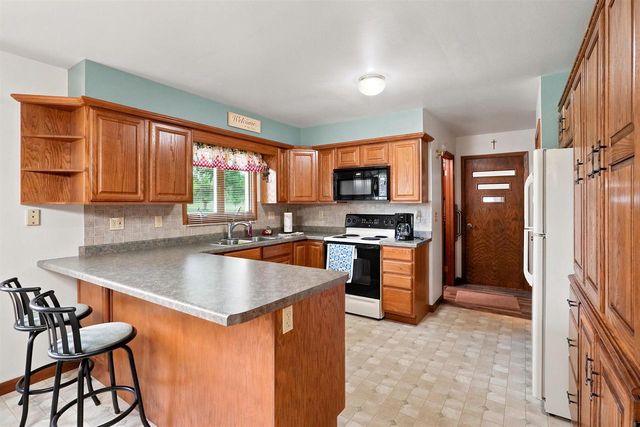 303 S 2ND LANE, Abbotsford, WI 54405