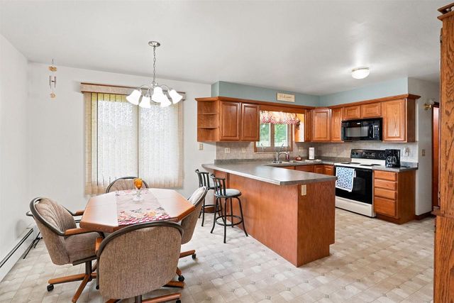 303 S 2ND LANE, Abbotsford, WI 54405