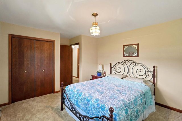 303 S 2ND LANE, Abbotsford, WI 54405