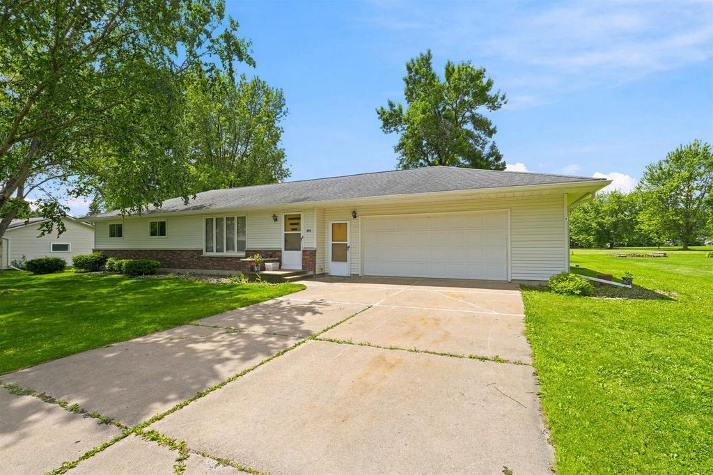303 S 2ND LANE, Abbotsford, WI 54405