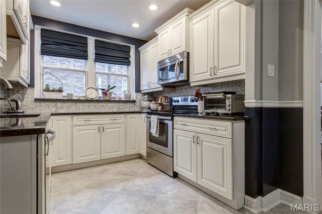 7545 Wellington Way 1A, Clayton, MO 63105