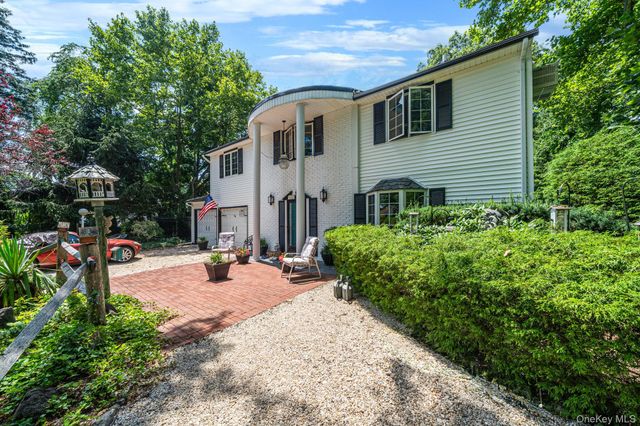 14 Birchfield Court, Coram, NY 11727
