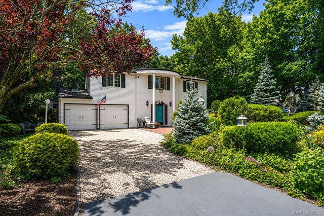 14 Birchfield Court, Coram, NY 11727
