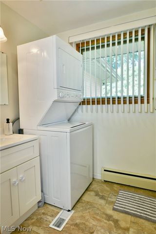 208 Broadway Avenue SE, Warren, OH 44484