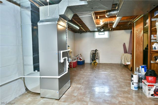 208 Broadway Avenue SE, Warren, OH 44484