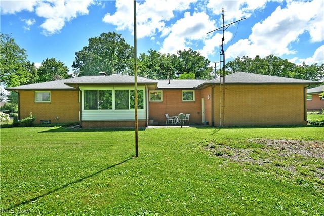 208 Broadway Avenue SE, Warren, OH 44484