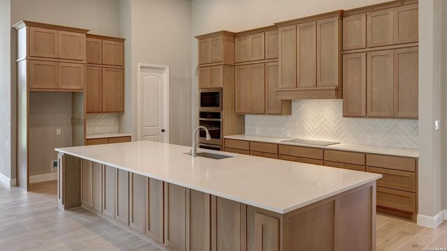 103 Janette Bend, Castroville, TX 78009