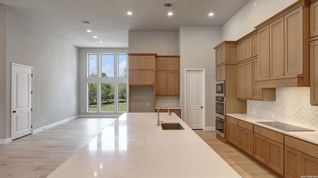 103 Janette Bend, Castroville, TX 78009