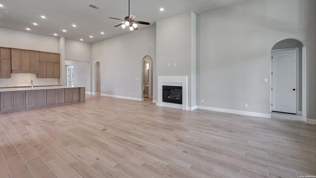 103 Janette Bend, Castroville, TX 78009