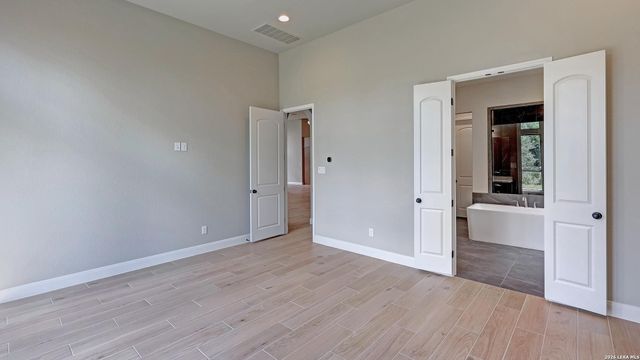 103 Janette Bend, Castroville, TX 78009