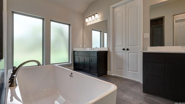 103 Janette Bend, Castroville, TX 78009