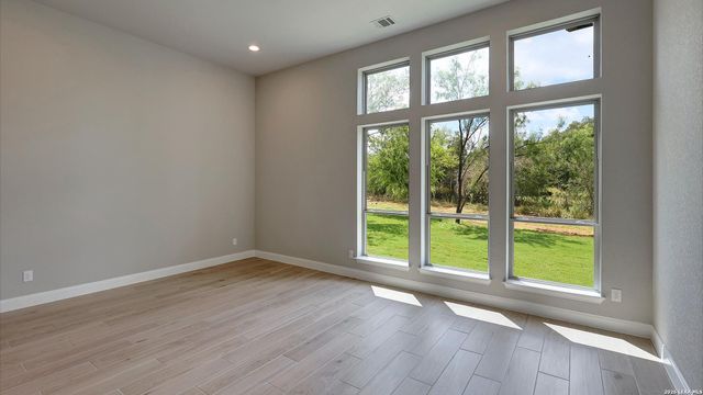 103 Janette Bend, Castroville, TX 78009