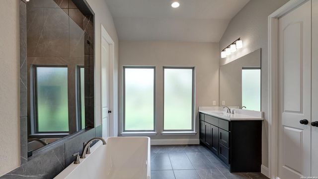 103 Janette Bend, Castroville, TX 78009