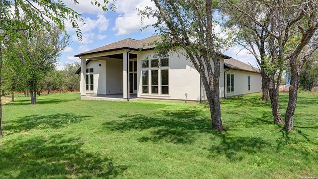 103 Janette Bend, Castroville, TX 78009