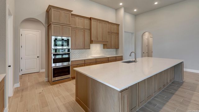 103 Janette Bend, Castroville, TX 78009