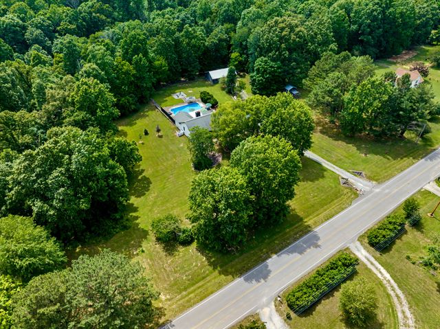 2552 Farms Cir, Woodlawn, TN 37191