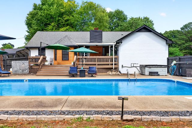 2552 Farms Cir, Woodlawn, TN 37191