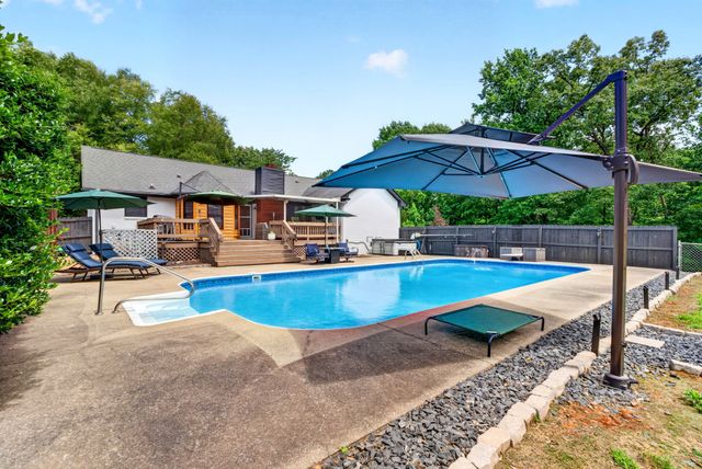 2552 Farms Cir, Woodlawn, TN 37191