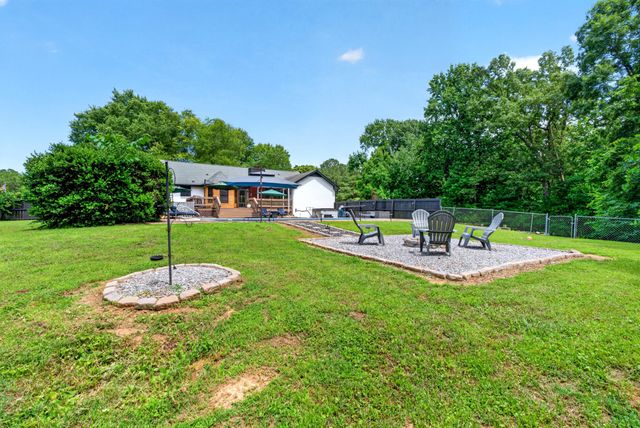 2552 Farms Cir, Woodlawn, TN 37191
