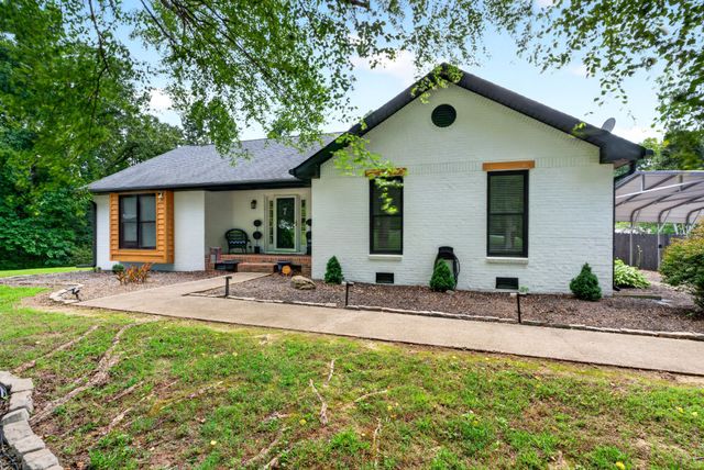2552 Farms Cir, Woodlawn, TN 37191