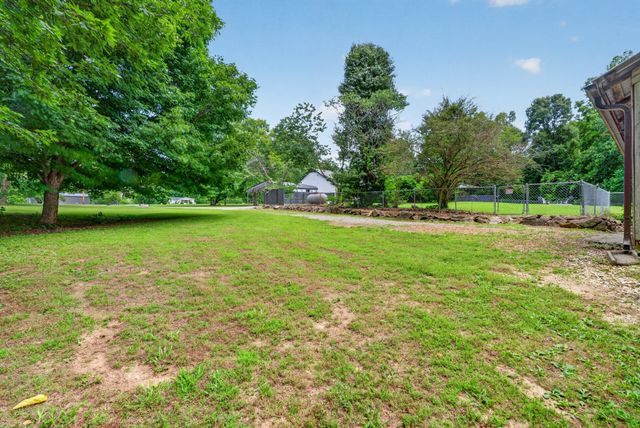 2552 Farms Cir, Woodlawn, TN 37191