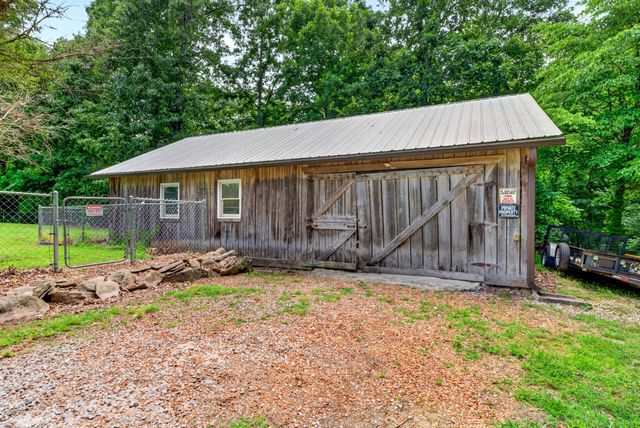 2552 Farms Cir, Woodlawn, TN 37191
