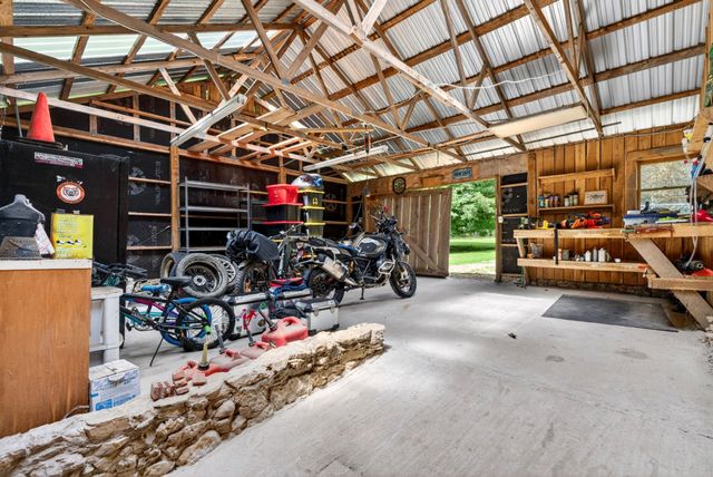 2552 Farms Cir, Woodlawn, TN 37191