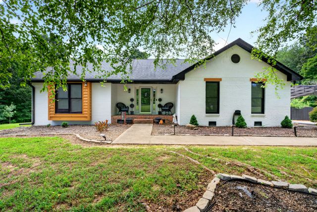 2552 Farms Cir, Woodlawn, TN 37191