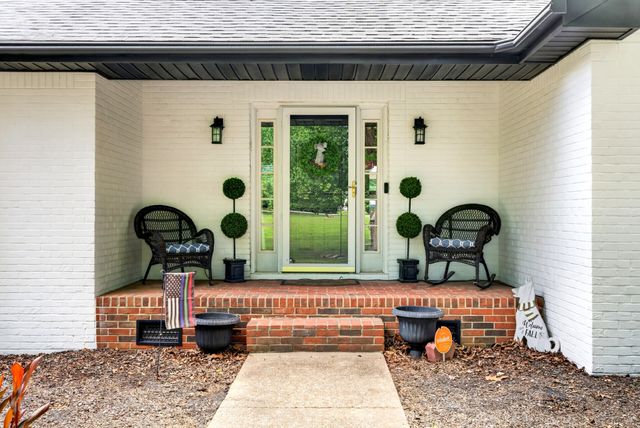 2552 Farms Cir, Woodlawn, TN 37191