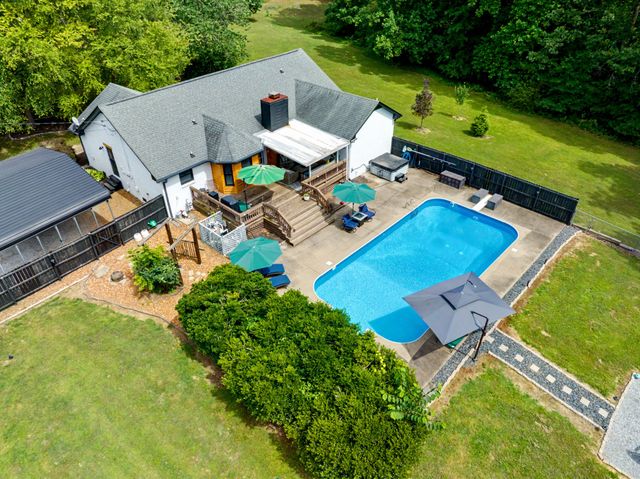 2552 Farms Cir, Woodlawn, TN 37191