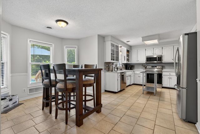 2552 Farms Cir, Woodlawn, TN 37191