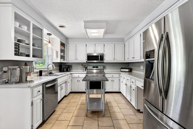 2552 Farms Cir, Woodlawn, TN 37191