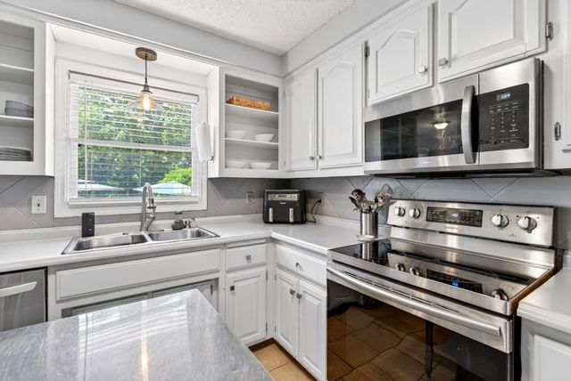 2552 Farms Cir, Woodlawn, TN 37191