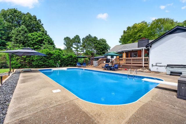 2552 Farms Cir, Woodlawn, TN 37191