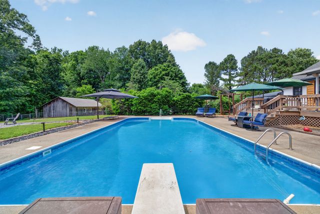 2552 Farms Cir, Woodlawn, TN 37191