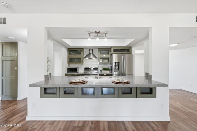 6852 S TERRACE Road, Tempe, AZ 85283
