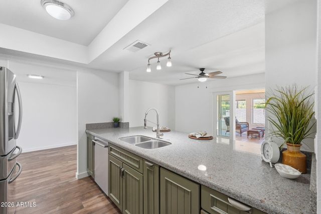 6852 S TERRACE Road, Tempe, AZ 85283
