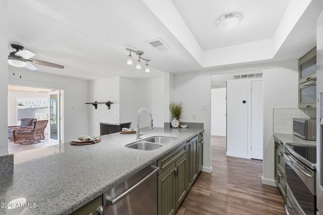 6852 S TERRACE Road, Tempe, AZ 85283