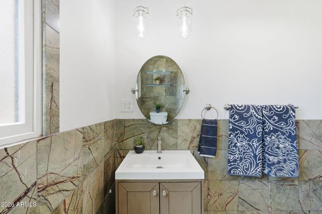 6852 S TERRACE Road, Tempe, AZ 85283