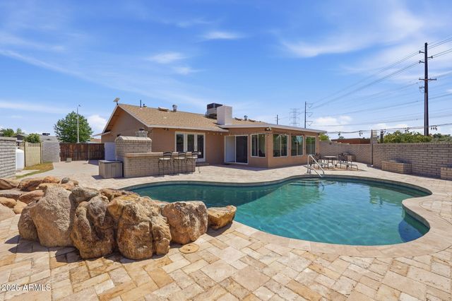 6852 S TERRACE Road, Tempe, AZ 85283