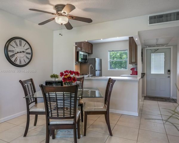 3506 NW 49th Ave 511, Lauderdale Lakes, FL 33319