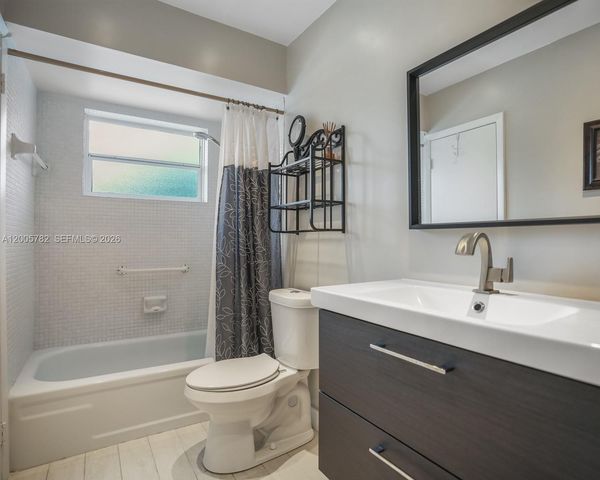 3506 NW 49th Ave 511, Lauderdale Lakes, FL 33319