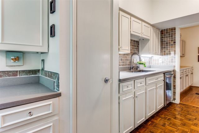 4312 Bellaire Drive S 204, Fort Worth, TX 76109