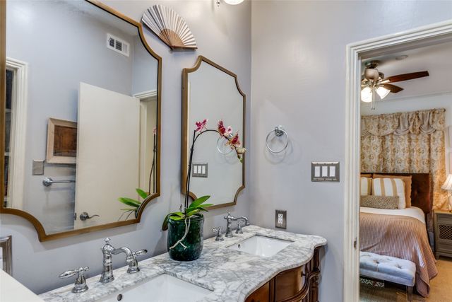 4312 Bellaire Drive S 204, Fort Worth, TX 76109