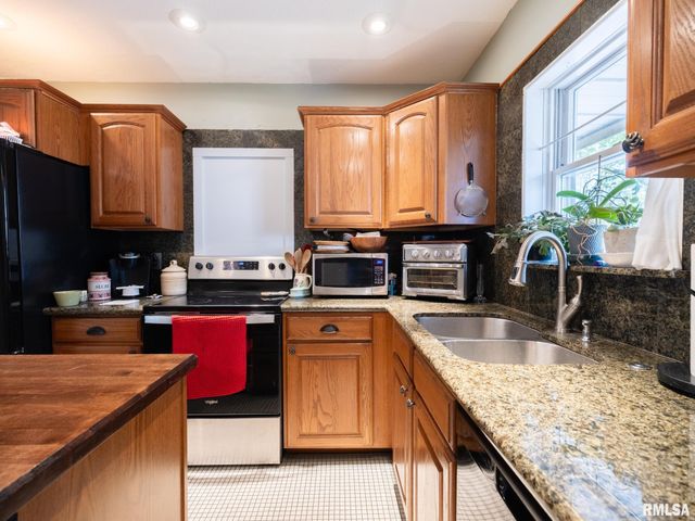 1404 N AMBER Place, Peoria, IL 61606