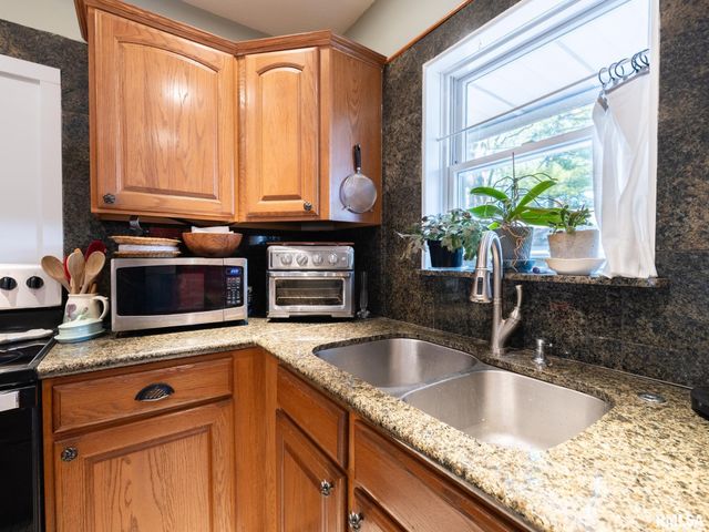 1404 N AMBER Place, Peoria, IL 61606