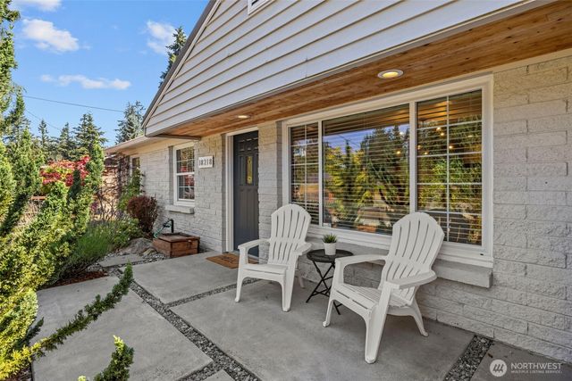 18218 Palatine Avenue N, Shoreline, WA 98133
