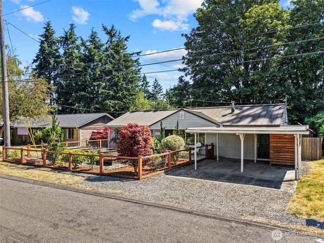 18218 Palatine Avenue N, Shoreline, WA 98133
