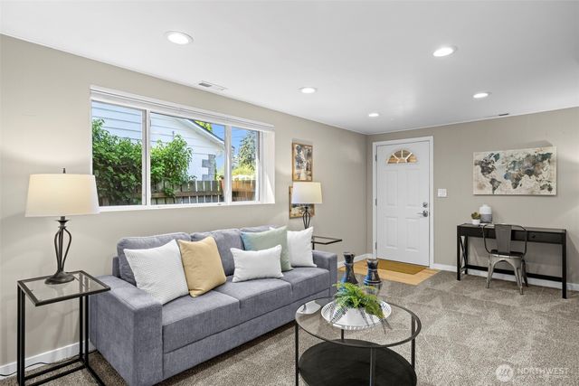 18218 Palatine Avenue N, Shoreline, WA 98133